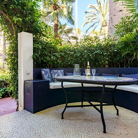 Golden Con Patio Y Piscina Appartamento