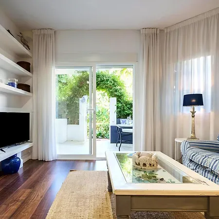 Golden Con Patio Y Piscina Appartamento