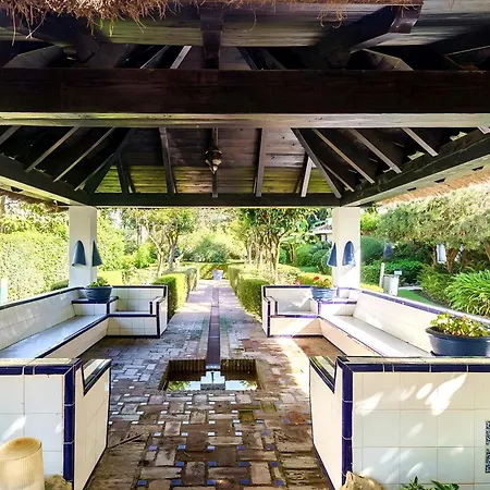 Golden Con Patio Y Piscina *