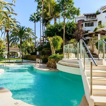 Golden Con Patio Y Piscina Appartamento Marbella
