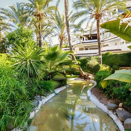 Golden Con Patio Y Piscina Appartamento *